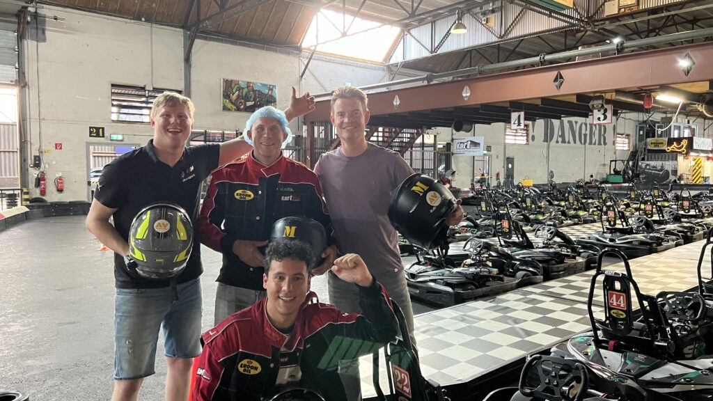 AV doet mee aan kart fundracing